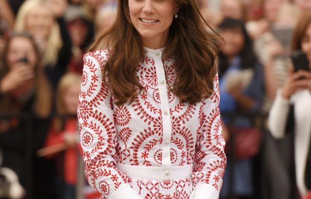 Kate Middleton y el Príncipe Guillermo llegan a Canadá para una visita de una semana, acompañados por sus dos hijos