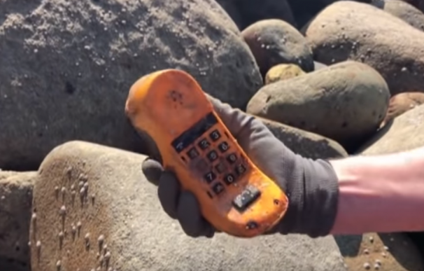 Resuelto el misterio de los teléfonos 'Garfield' que llegan a la costa francesa