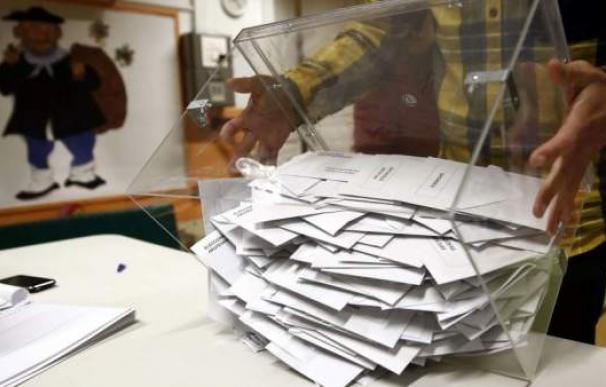 El Gobierno contrata a El Corte Inglés para levantar el centro electoral del 26-M