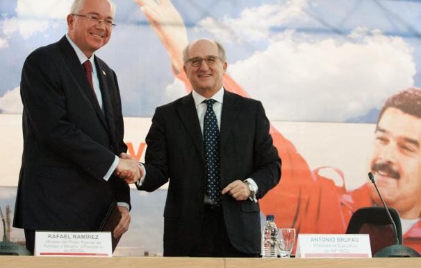 Repsol firma un acuerdo por 1.200 millones de dólares de inversión en Venezuela