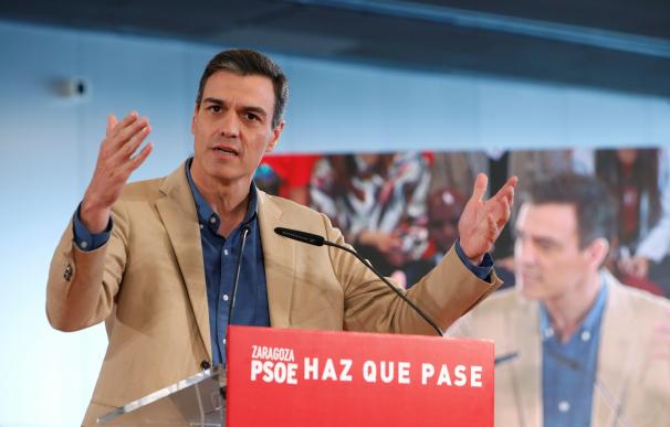 El secretario general del PSOE, Pedro Sánchez, durante el acto de precampaña que celebra el partido hoy en el Palacio de Congresos de Zaragoza. EFE/ Javier Belver