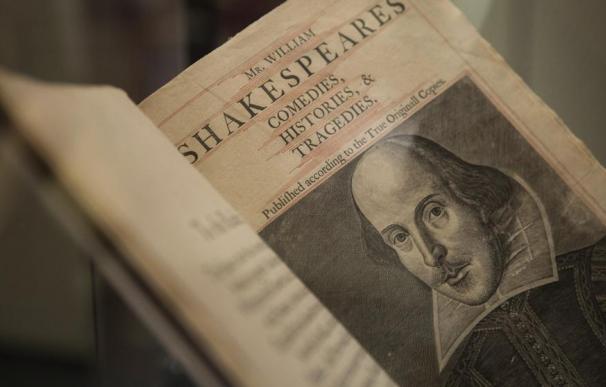 Una copia original del ‘First Folio’ del escritor británico William Shakespeare (Jerome Favre / EFE)