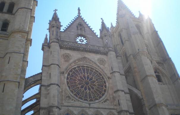 La entrada a la Catedral de León costará cinco euros desde hoy para recaudar unos 800.000 euros anuales