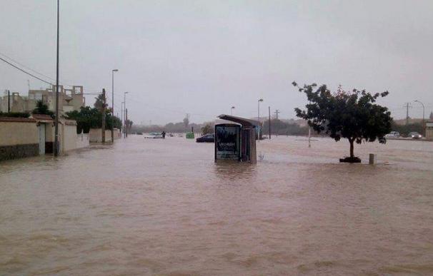 Una imagen de la inundación en Torrevieja. / @iswelzo/ Twitter
