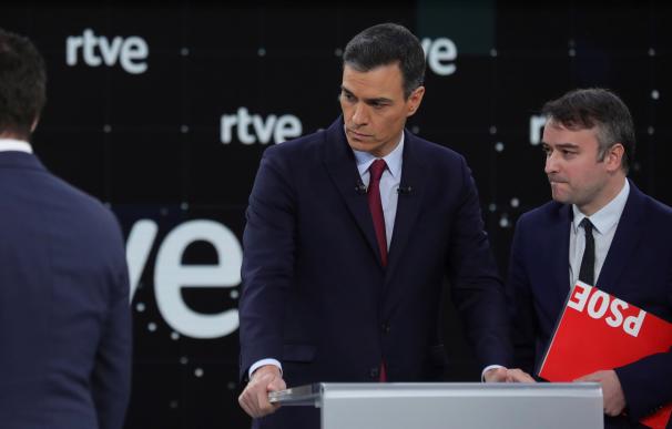 El PSOE saca la artillería con Sánchez en tres actos para 'camuflar' una EPA mala
