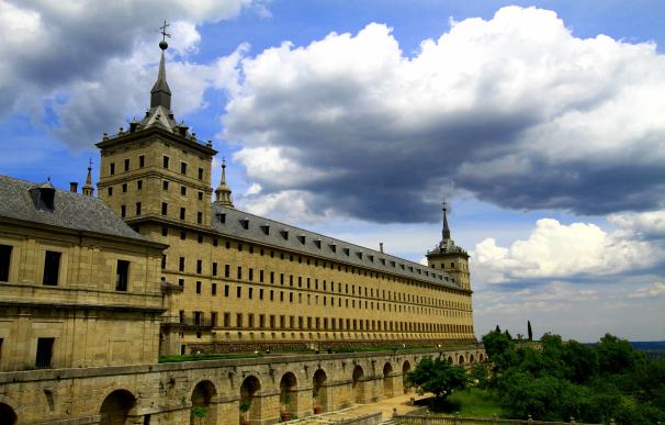 ista lateral del Monasterio y los jardines de El Escorial – Pixabay