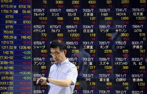 El Nikkei cae tras la revisión a la baja del PIB japonés