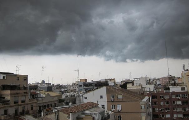 Tormenta, lluvia y nubes en València