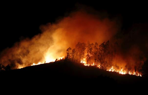 Estabilizado el incendio en Asturias aunque todavía hay varios focos activos