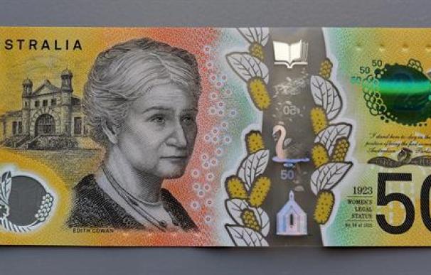 EPA9872. SÍDNEY (AUSTRALIA), 09/05/2019.- Fotografía realizada este jueves que muestra el billete de 50 dólares australianos en el que aparece la palabra "responsibility" escrita con falta de ortografía (responsibilty) en Sídney (Australia). El Banco de l