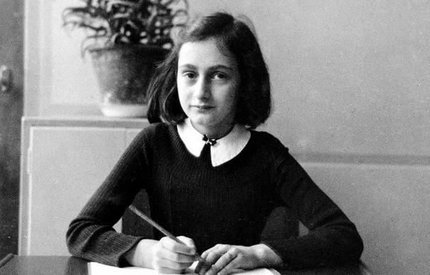 Ana Frank soñaba con ser escritora y pensaba en publicar su diario bajo el título de "La casa de atrás". /EFE