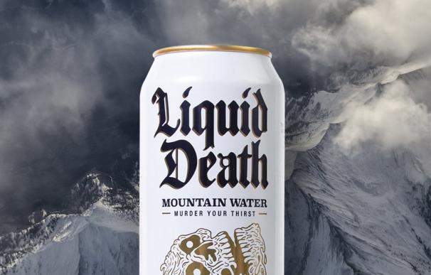 Una lata de Liquid Death, que promete "asesinar tu sed"