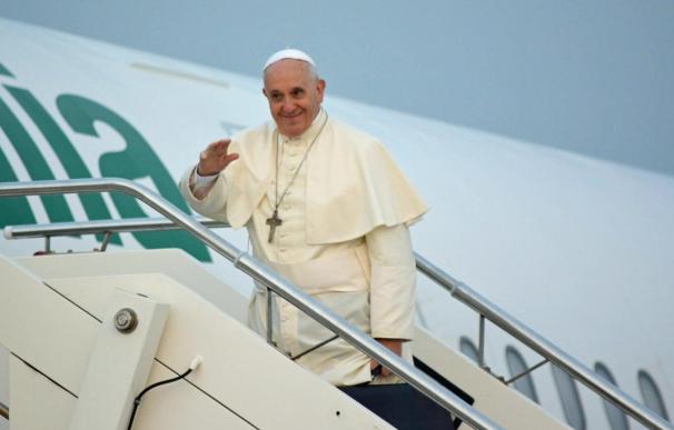 El papa Francisco pide respeto entre religiones y ve inhumano discriminar por la fe