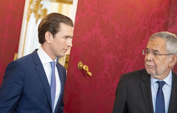 El canciller austriaco Sebastian Kurz y el presidente Alexander Van der Bellen. /EFE/EPA/CHRISTIAN BRUNA