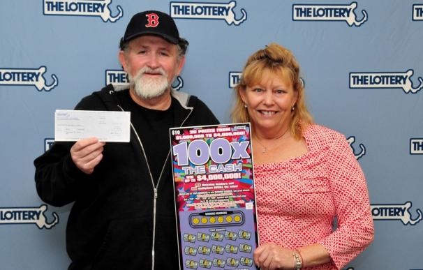 Fotografía de Kevin y Janet, ganadores de la lotería por tercera vez.
