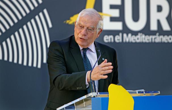 el cabeza de lista de los socialistas, Josep Borrell, durante un acto