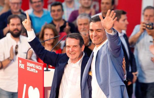 Fotografía de Abel Caballero, alcalde de Vigo, junto a Pedro Sánchez.