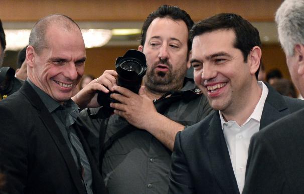 Yanis Varoufakis, ministro de finanzas griego, y Alexis Tsipras, primer ministro heleno