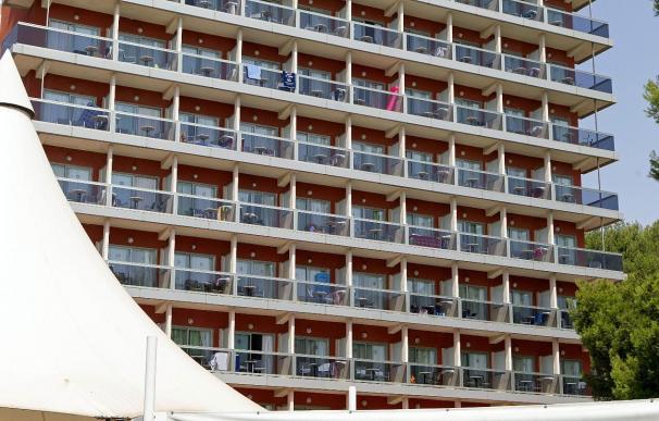 Muy grave turista de 21 años tras caer de cuarta planta de hotel de Mallorca