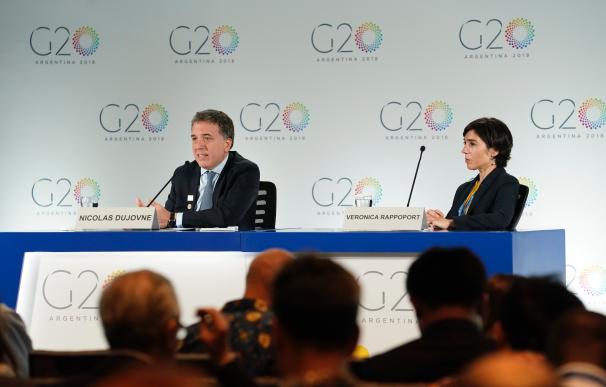 Nicolás Dujovne y Verónica Rappoport en la rueda de prensa del G20