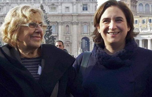 Manuela Carmena y Ada Colau en una visita al Vaticano.