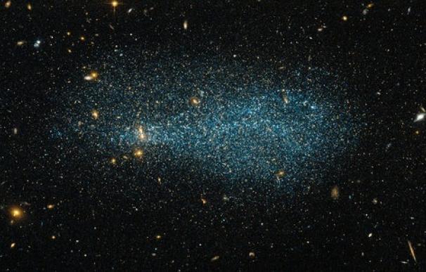 El telescopio 'Hubble' captura la imagen de una galaxia enana en la constelación de 'La Ballena'