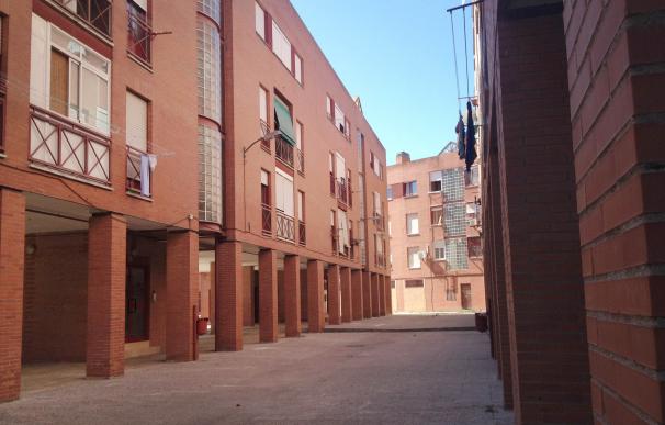 Soportales del bloque de viviendas del tiroteo de Aranjuez