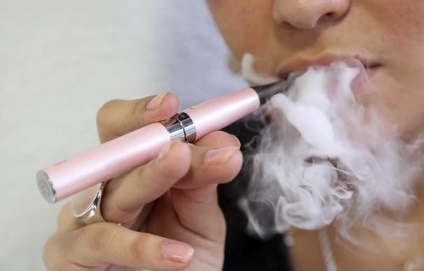 Los médicos piden al Senado la prohibión del cigarrillo electrónico en la hostelería