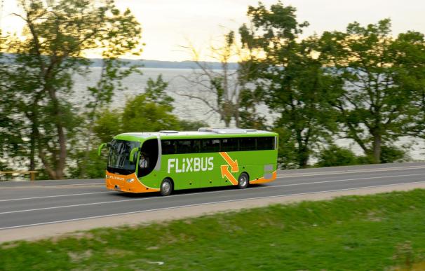 Fotografía de un bus de la compañía FlixBus.