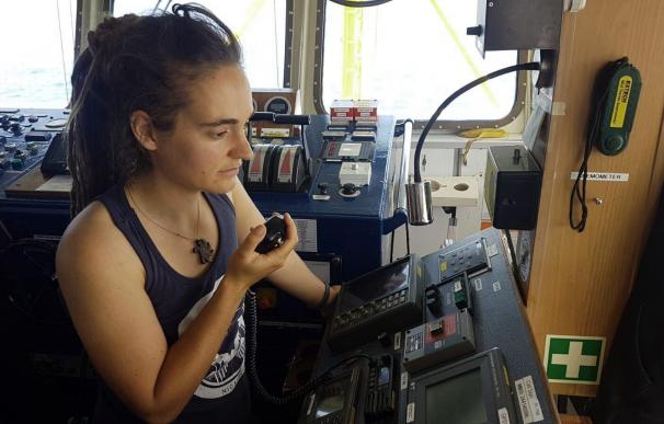 Fotografía facilitada por la ONG Sea Watch de la capitana del barco del mismo nombre, la alemana Carola Rackete. /EFE
