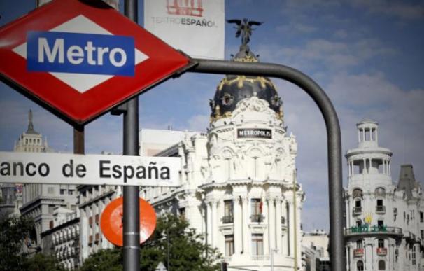 Entrada a la boca de metro de la estación Banco de España, en Madrid. /EFE