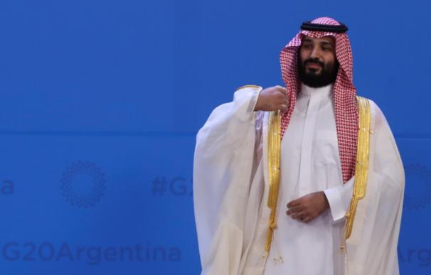 El príncipe heredero saudí, Mohammed bin Salman, antes de la foto de familia de la Cumbre del G20 en Buenos Aires (Argentina). EFE/Ballesteros