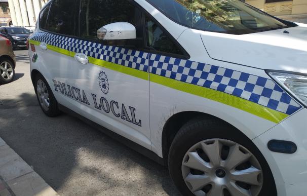 Policía Local de Málaga, coche patrulla, barrio
