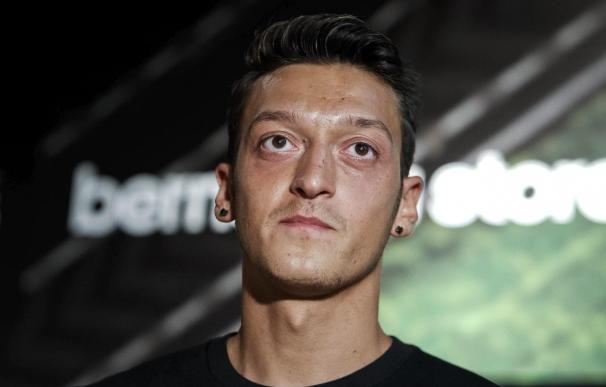 El Arsenal anuncia el fichaje del alemán Mesut Özil