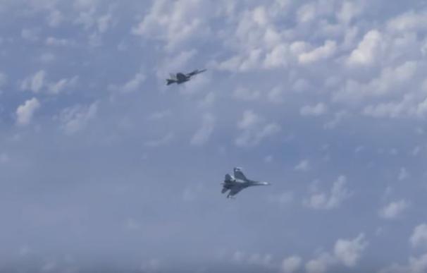 Encuentro entre un caza español y aviones rusos