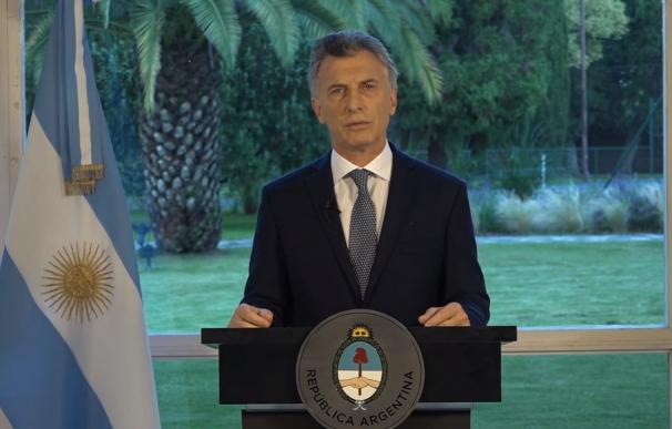 Fotograma de un video cedido por la Presidencia de Argentina, muestra al mandatario argentino Mauricio Macri,