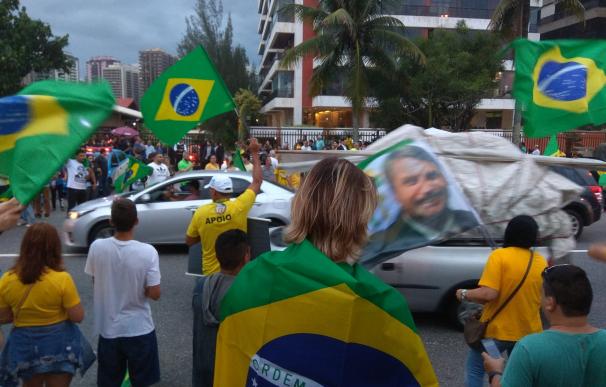 Multitud celebra la victoria de Jair Bolsonaro tras las presidneciales de Brasil