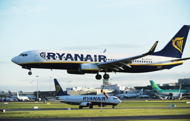 Aviones de Ryanair en pista. / EFE