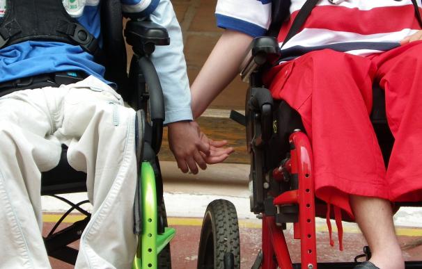 Dos personas en silla de ruedas, en una imagen de archivo.