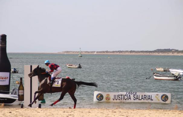 La equiparación de la Policía llega al evento de la jet: los caballos en Cádiz