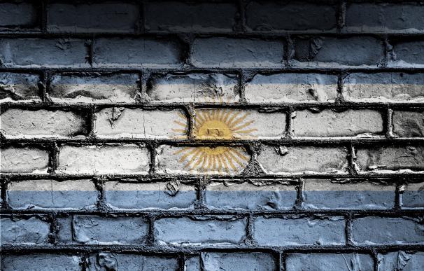 Argentina se asoma (otra vez) a la quiebra por la crisis social y la debacle de los mercados. /Pixabay