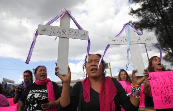 Mujeres protestan contra los feminicidios en Ecatepec. / EFE