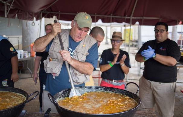 José Andrés durante su ayuda a los afectados por el huracán María en 2017 en Puerto Rico./ World Central Kitchen