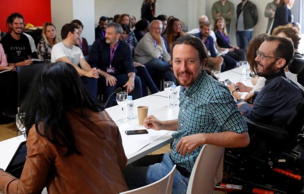 El líder de Podemos Pablo Iglesias, y Pablo Echenique, secretario de organización de Podemos, en el Consejo Ciudadano Estatal de Podemos