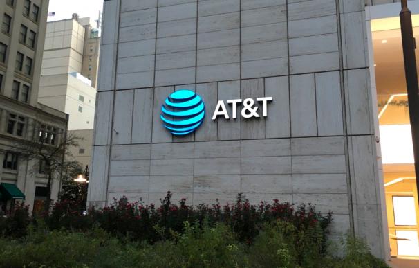 El fondo 'activista' Elliott pone el ojo en las telecos: llega a la operadora AT&T
