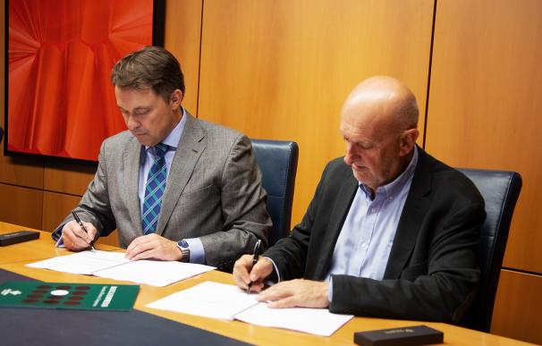 Firma del convenio entre la CTIC y Caja Rural de Asturias