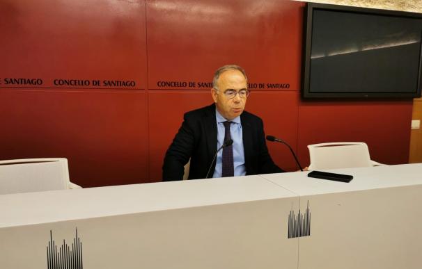 El alcalde de Santiago, Xosé Sánchez Bugallo, en rueda de prensa.