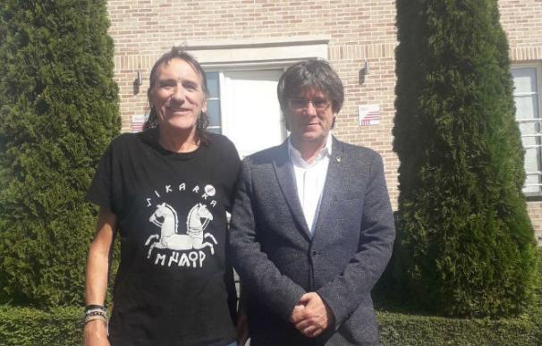 Frederic Bentanachs junto a Puigdemont en Waterloo, Bélgica. / Twitter