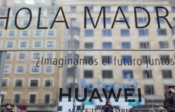 Futura tienda de Huawei en Gran Vía, Madrid.