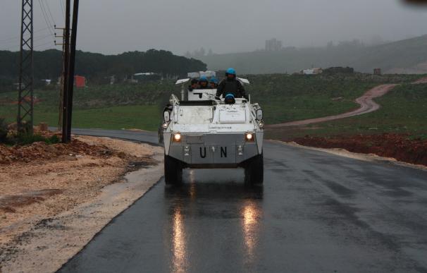 Soldados españoles patrullan a pie y en vehículo por el sur de Líbano para evitar los enfrentamientos entre israelíes e hizbullá. /Foto: MDE